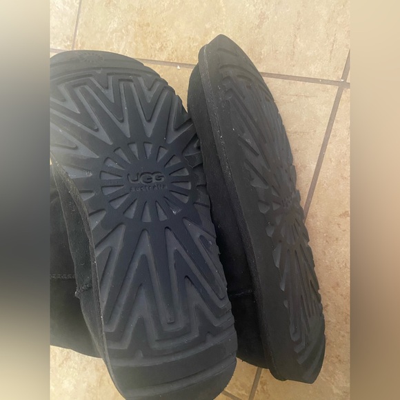 Black tall UGGS - Picture 5 of 7